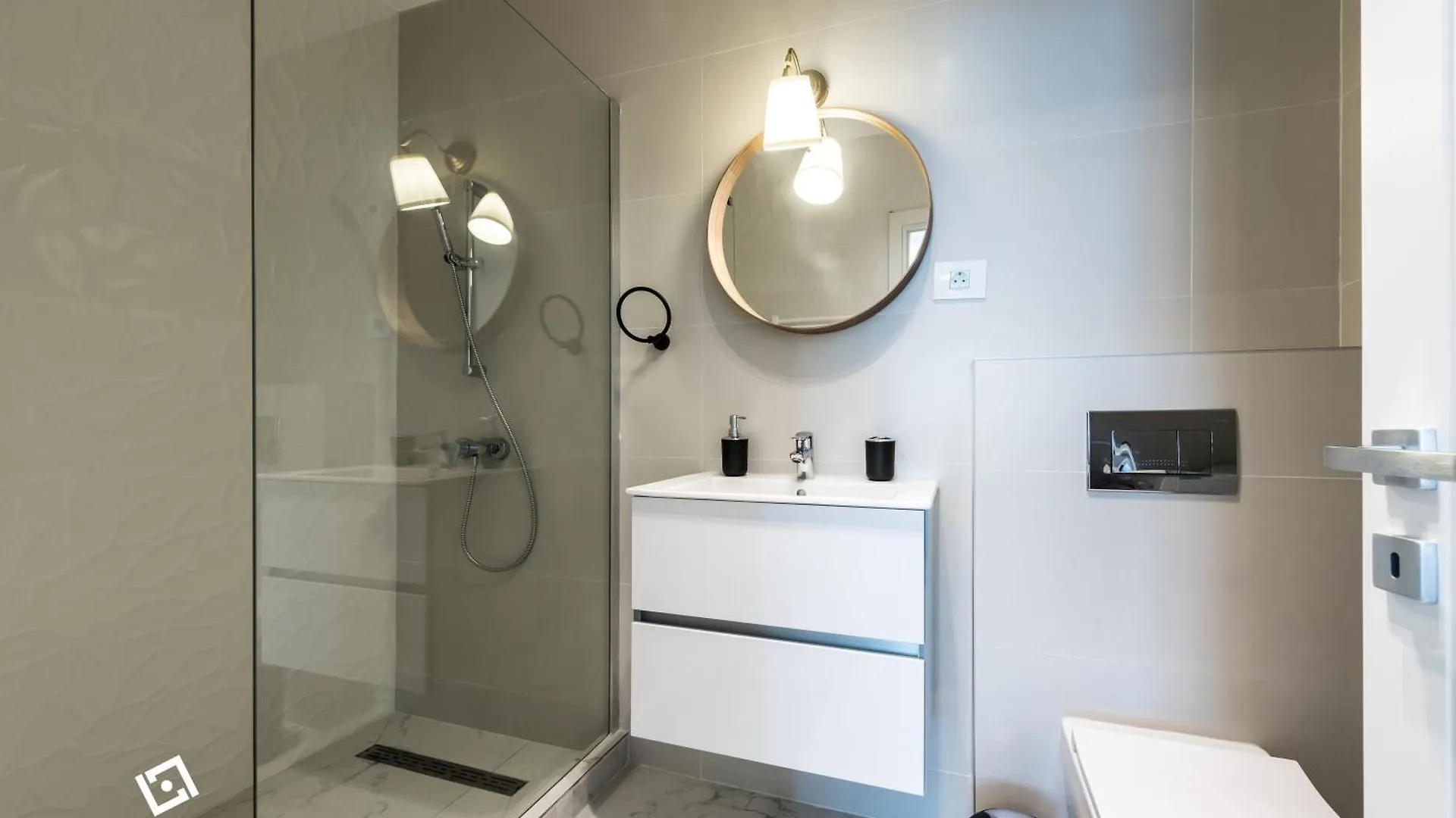 Ivory Concept Studio 52 Bukarest 0*,